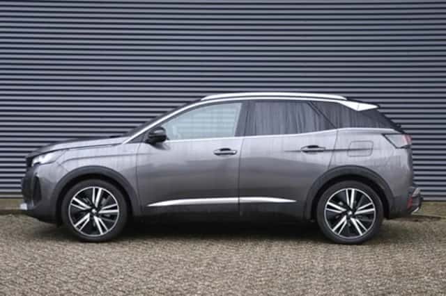 Peugeot 3008 (2022) thumbnail 3