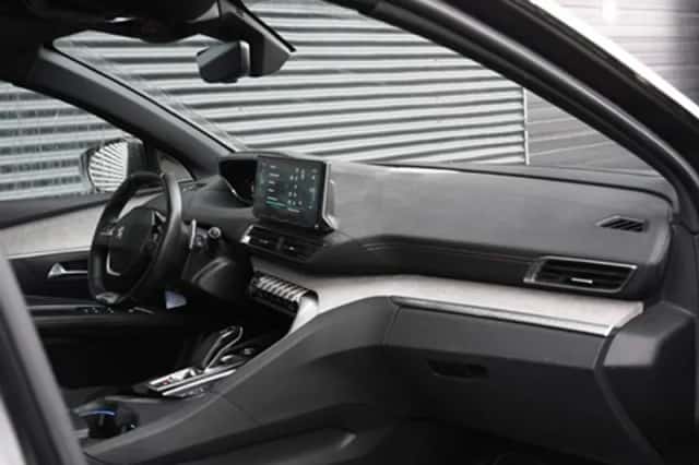 Peugeot 3008 (2022) thumbnail 7