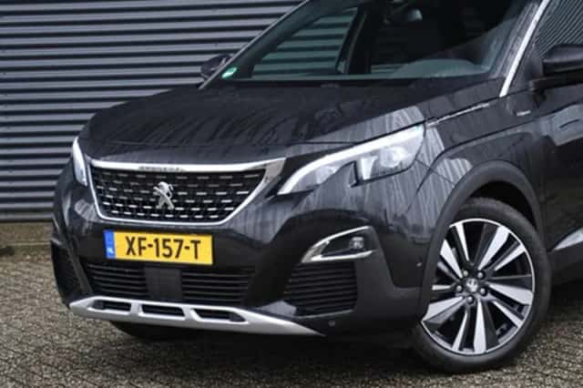 Peugeot 3008 (2018) thumbnail 2
