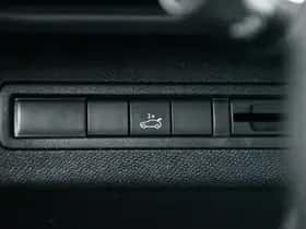Peugeot 3008 (2018) thumbnail 29