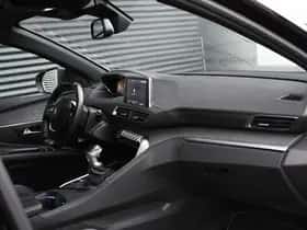 Peugeot 3008 (2018) thumbnail 8