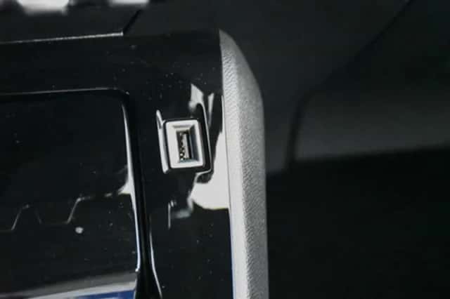 Peugeot e-2008 (2022) thumbnail 22