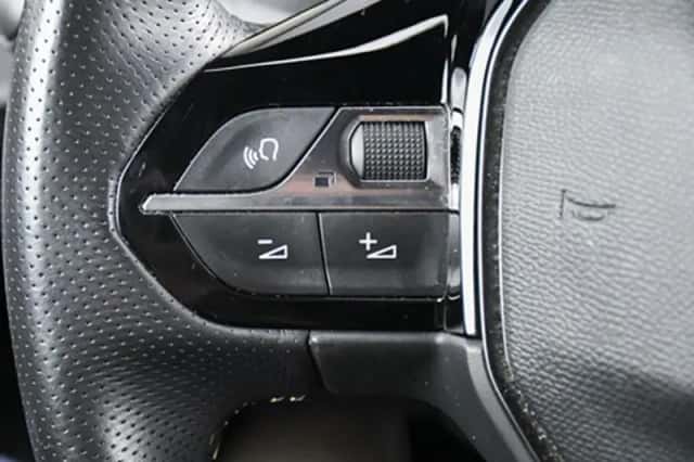 Peugeot e-2008 (2022) thumbnail 26