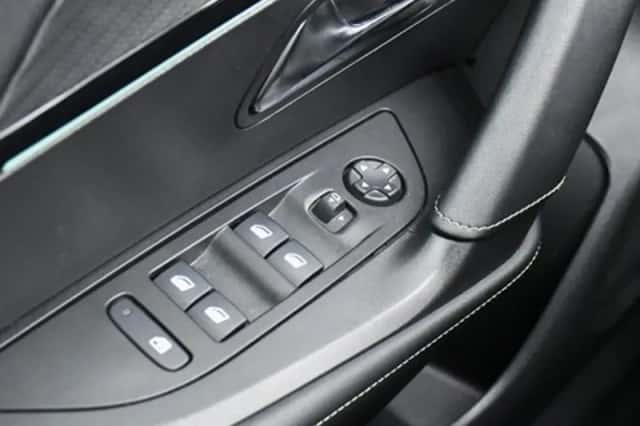 Peugeot e-2008 (2022) thumbnail 29
