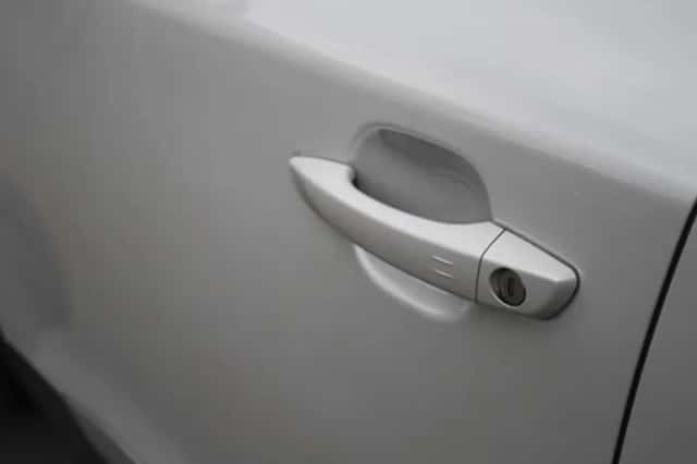 Peugeot e-2008 (2022) thumbnail 31