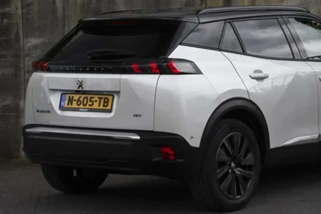 Peugeot e-2008 (2022) thumbnail 5