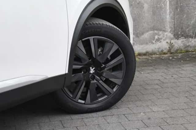 Peugeot e-2008 (2022) thumbnail 6