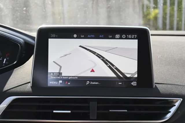 Peugeot 5008 (2020) thumbnail 33