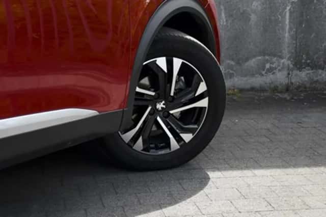 Peugeot 2008 (2021) thumbnail 6