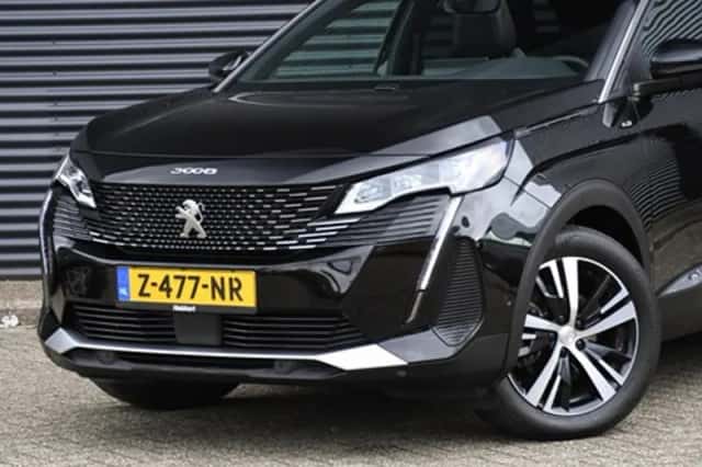 Peugeot 3008 (2022) thumbnail 2
