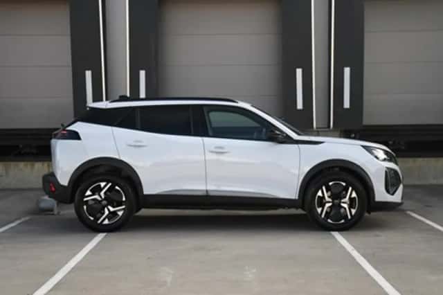 Peugeot 2008 (2024) thumbnail 4