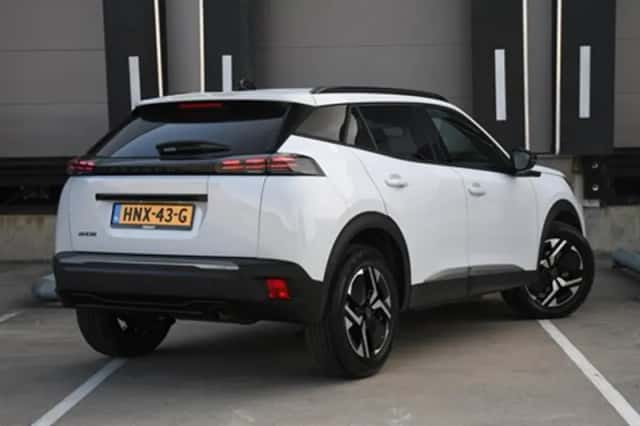Peugeot 2008 (2024) thumbnail 5