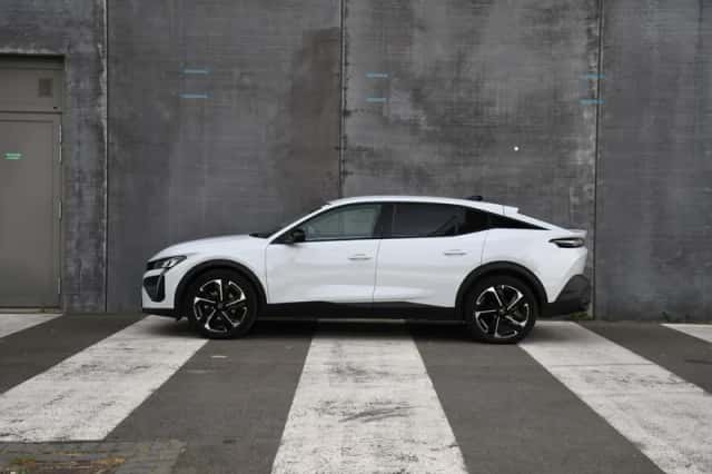 Peugeot 408 (2025) thumbnail 3