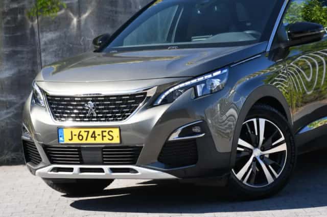 Peugeot 3008 (2019) thumbnail 2