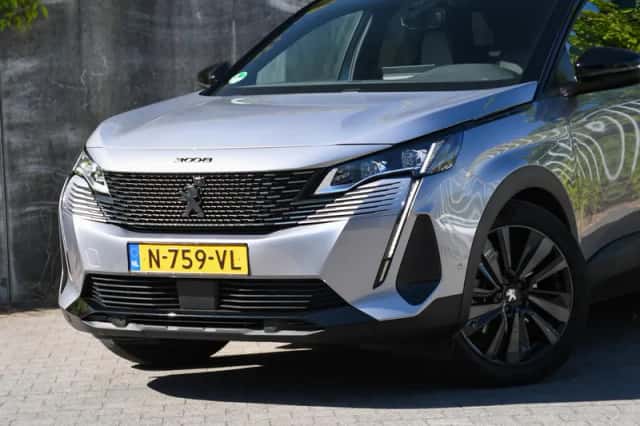 Peugeot 3008 (2022) thumbnail 2