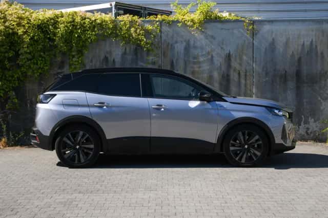 Peugeot 3008 (2022) thumbnail 4