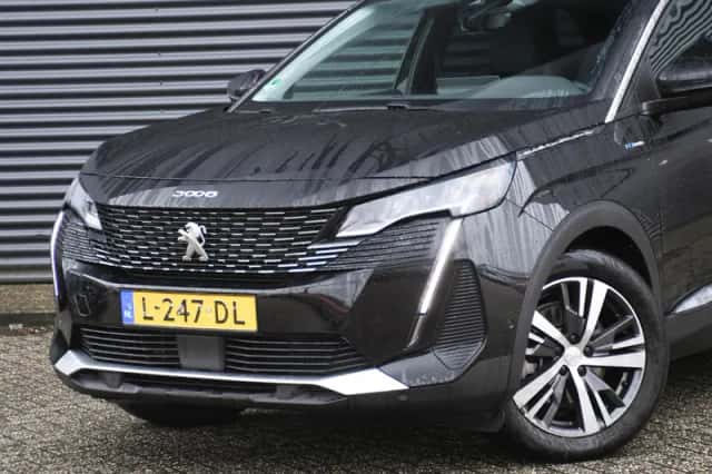 Peugeot 3008 (2021) thumbnail 2