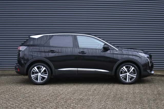 Peugeot 3008 (2021) thumbnail 4