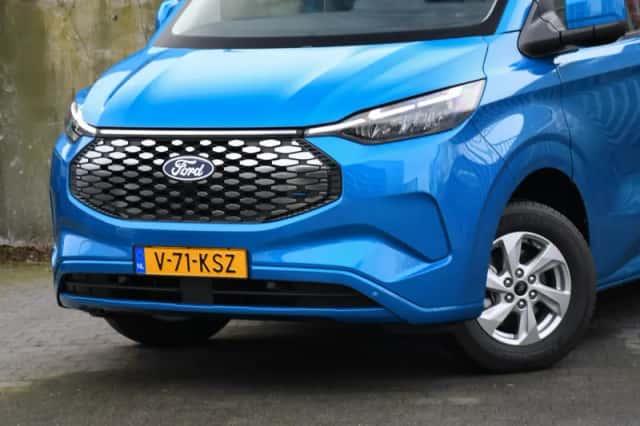 Ford E-Transit Custom (2024) thumbnail 2