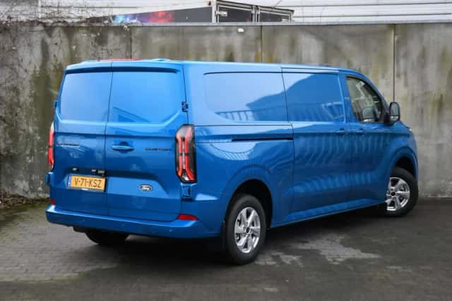 Ford E-Transit Custom (2024) thumbnail 4