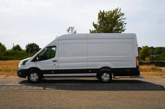 Ford E-Transit (2025) thumbnail 3
