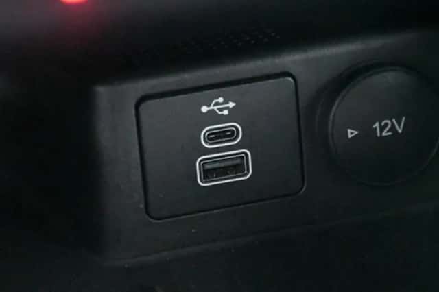 Ford Kuga (2022) thumbnail 27