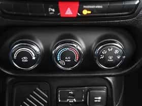 Jeep Renegade (2016) thumbnail 18