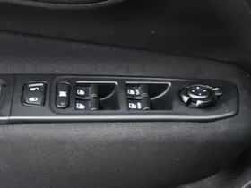 Jeep Renegade (2016) thumbnail 24