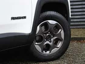 Jeep Renegade (2016) thumbnail 7