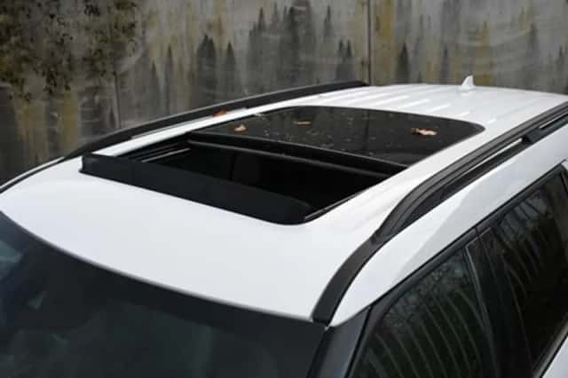 Ford Explorer (2025) thumbnail 3