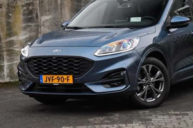 Ford Kuga (2023) thumbnail 2