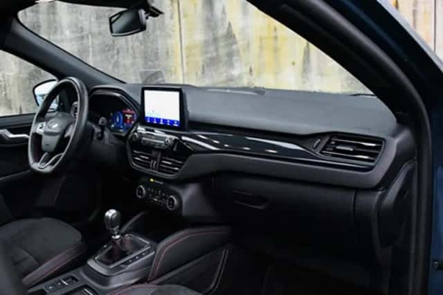 Ford Kuga (2023) thumbnail 11