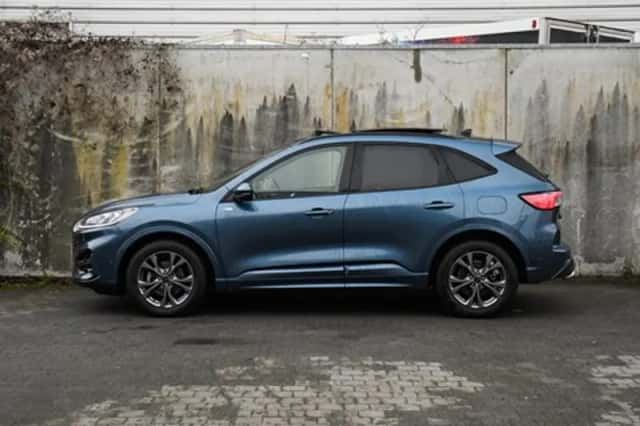 Ford Kuga (2023) thumbnail 4