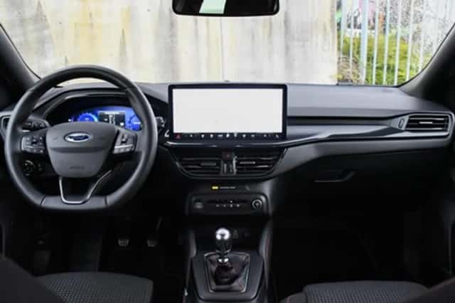 Ford Focus (2022) thumbnail 13