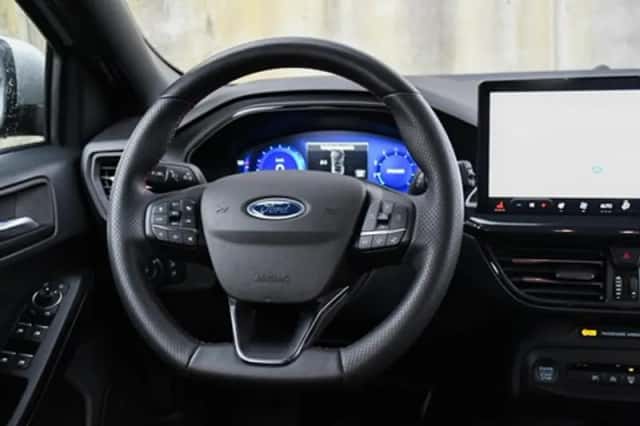 Ford Focus (2022) thumbnail 14