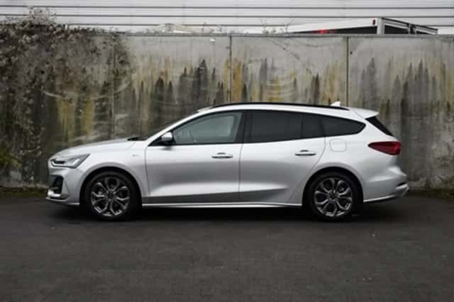 Ford Focus (2022) thumbnail 3