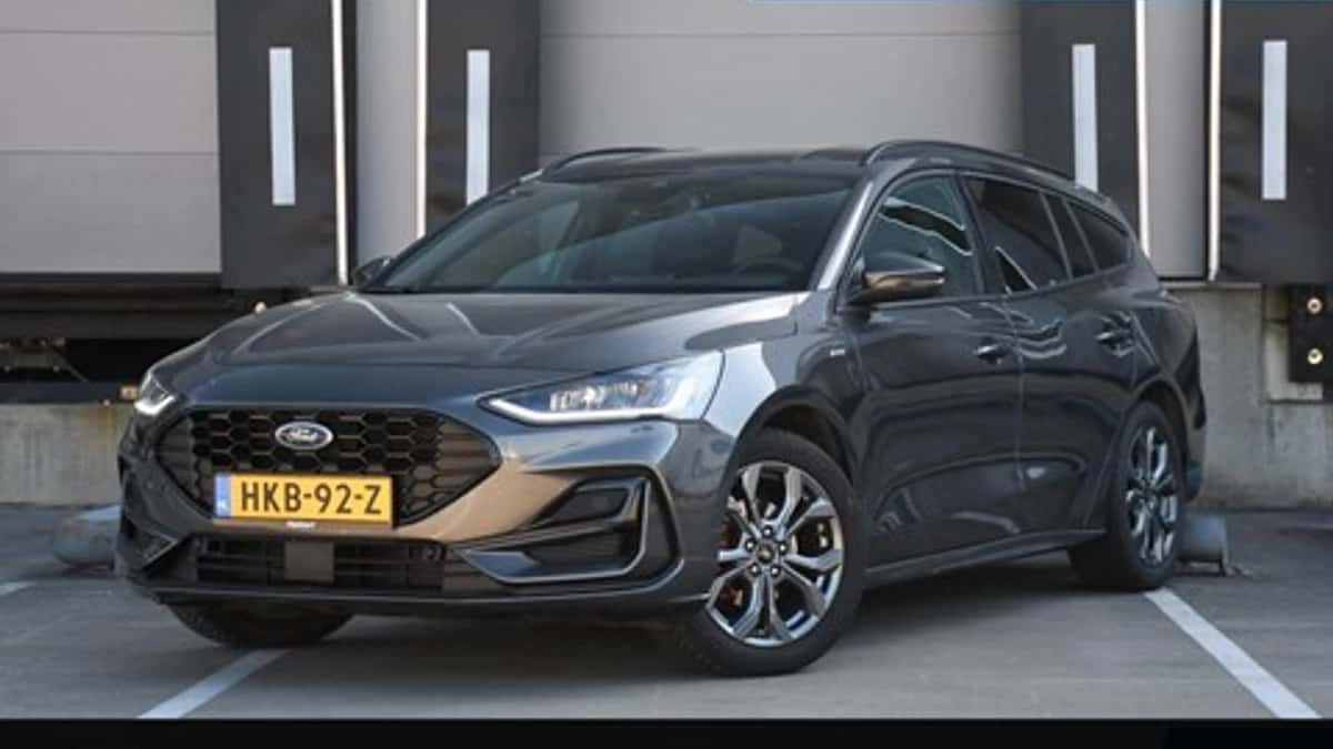 Ford Focus (2022) — foto 1