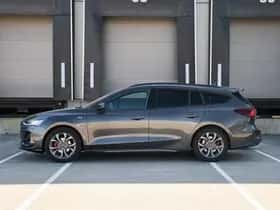 Ford Focus (2022) thumbnail 3