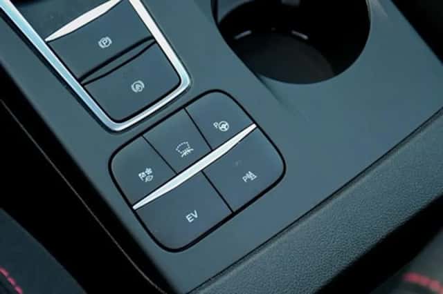 Ford Kuga (2022) thumbnail 35