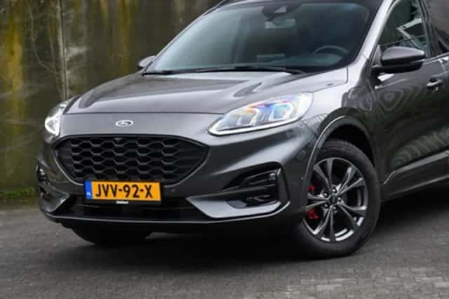 Ford Kuga (2022) thumbnail 2