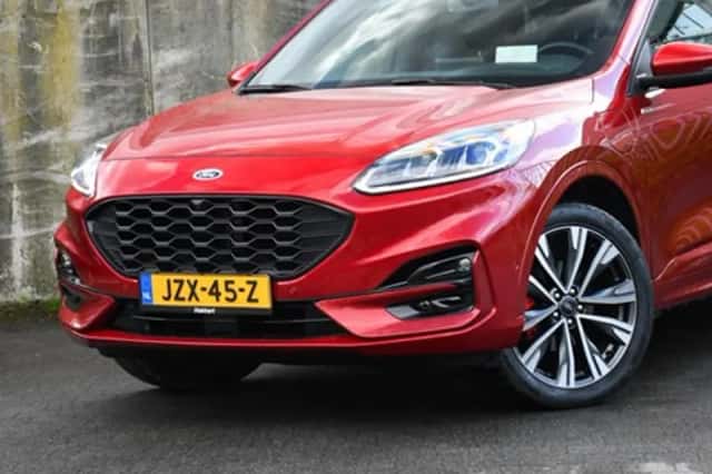 Ford Kuga (2022) thumbnail 2