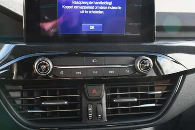 Ford Kuga (2022) thumbnail 25