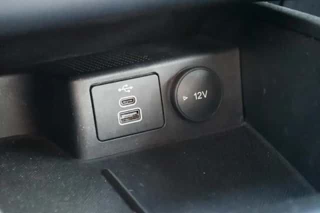 Ford Kuga (2022) thumbnail 28