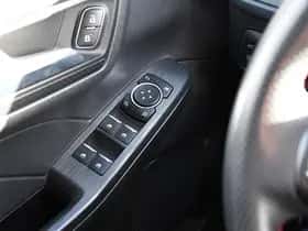 Ford Kuga (2022) thumbnail 35