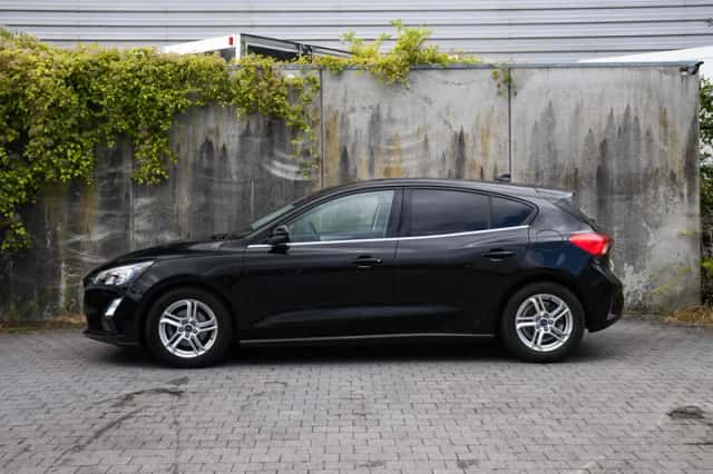 Ford Focus (2021) thumbnail 3