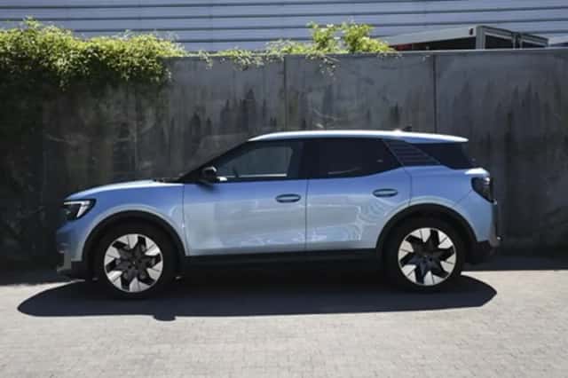 Ford Explorer (2024) thumbnail 3