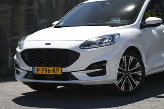 Ford Kuga (2022) thumbnail 2