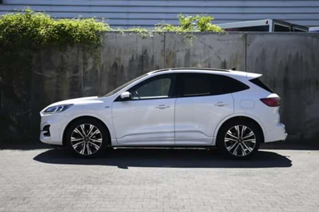 Ford Kuga (2022) thumbnail 3