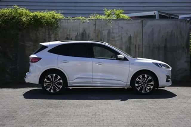 Ford Kuga (2022) thumbnail 4