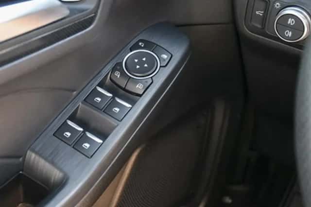 Ford Kuga (2022) thumbnail 38